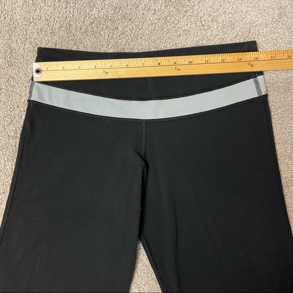 SOLD! LULULEMON Women’s Black Flare Yoga Pants Size 6 - Picture 6 of 8